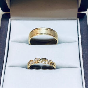ARGOLLAS MATRIMONIO ORO AMARILLO 14K TRENZADO MATE ZIRCONIAS (Precios sujetos a cambio sin previo aviso, por aumento del metal)