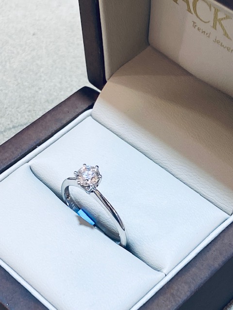ANILLO COMPROMISO SOLITARIO ORO BLANCO 14K, DIAMANTE LAB DE .55 CT. CERTIFICADO (10% DESC. EN EFECTIVO O 6MSI TODAS LAS TARJETAS DIRECTO EN TIENDA) Precios sujetos a cambios sin previo aviso por aumento del metal - Imagen 3