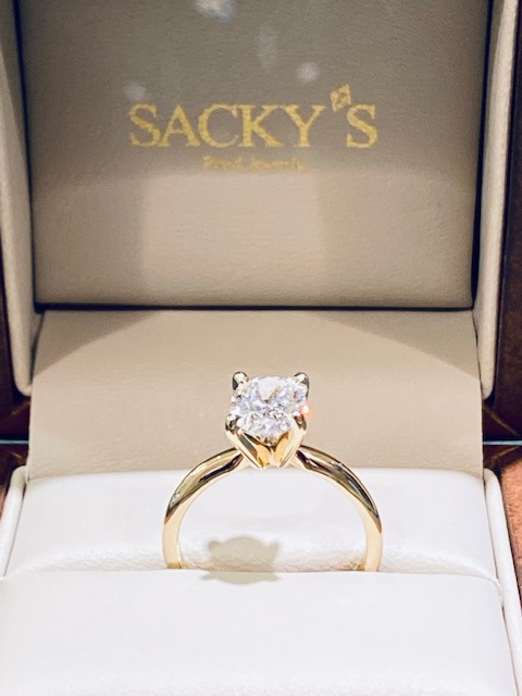 ANILLO COMPROMISO SOLITARIO ORO AMARILLO 14K, DIAMANTE LAB GROWN OVAL DE 1.5 CT. CERTIFICADO IGI 15% DESC. o 6MSI Precios sujetos a cambios sin previo aviso por aumento del metal - Imagen 3